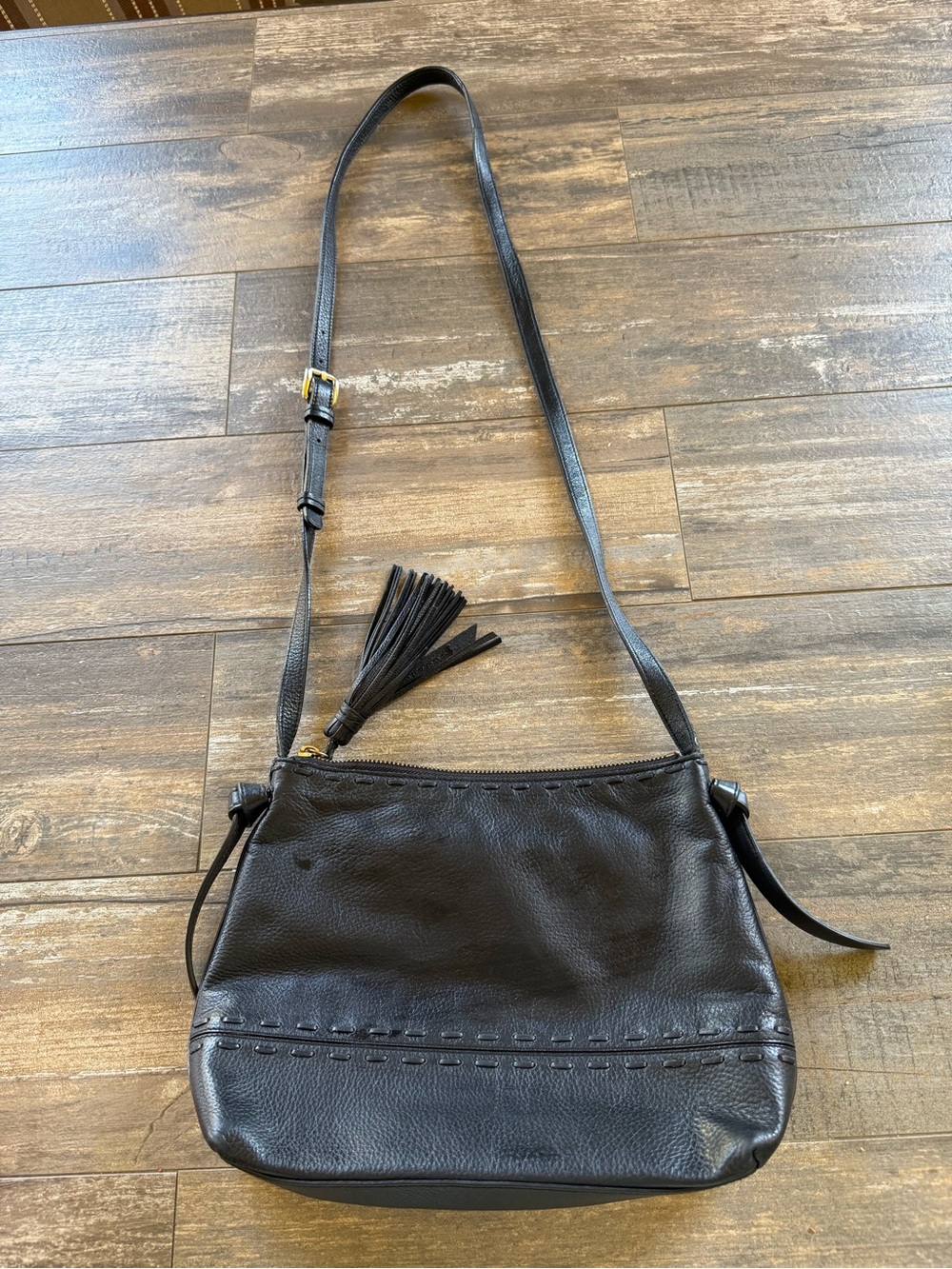 Cole Haan Black Leather Crossbody Shoulder bag w zipper and tassel - Picture 2 of 12